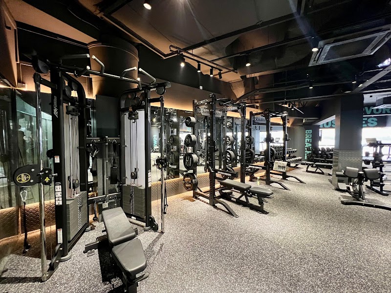 24/7 FITNESS Elias Mall photo 3