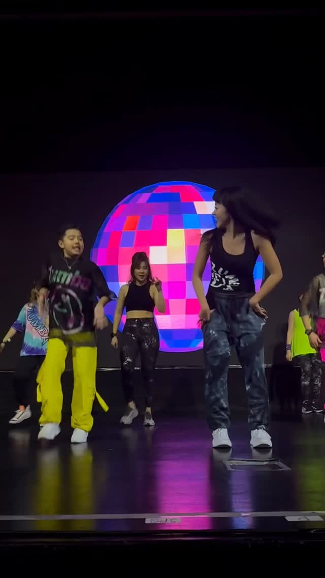 The best moment when dancing to this choreo with @zumbarisa_zj herself😍🫶🏻✨🔥