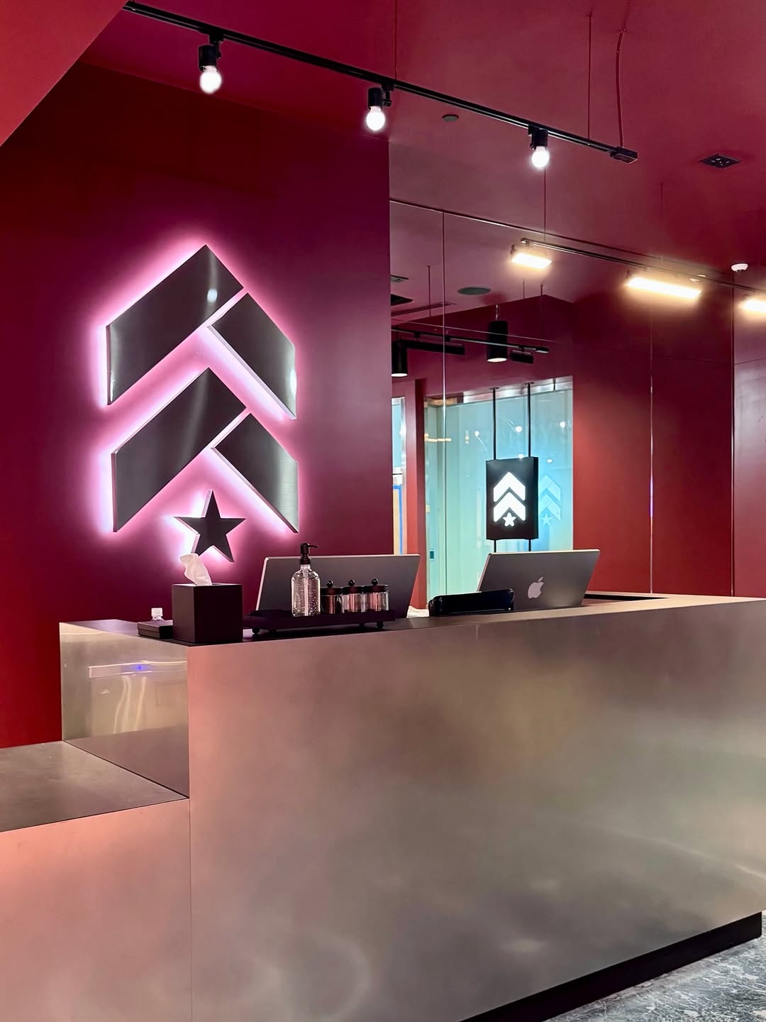 Get ready to INVEST in yourself 💼💪 Barry’s Wall Street pre-sale memberships are live. Grab yours a