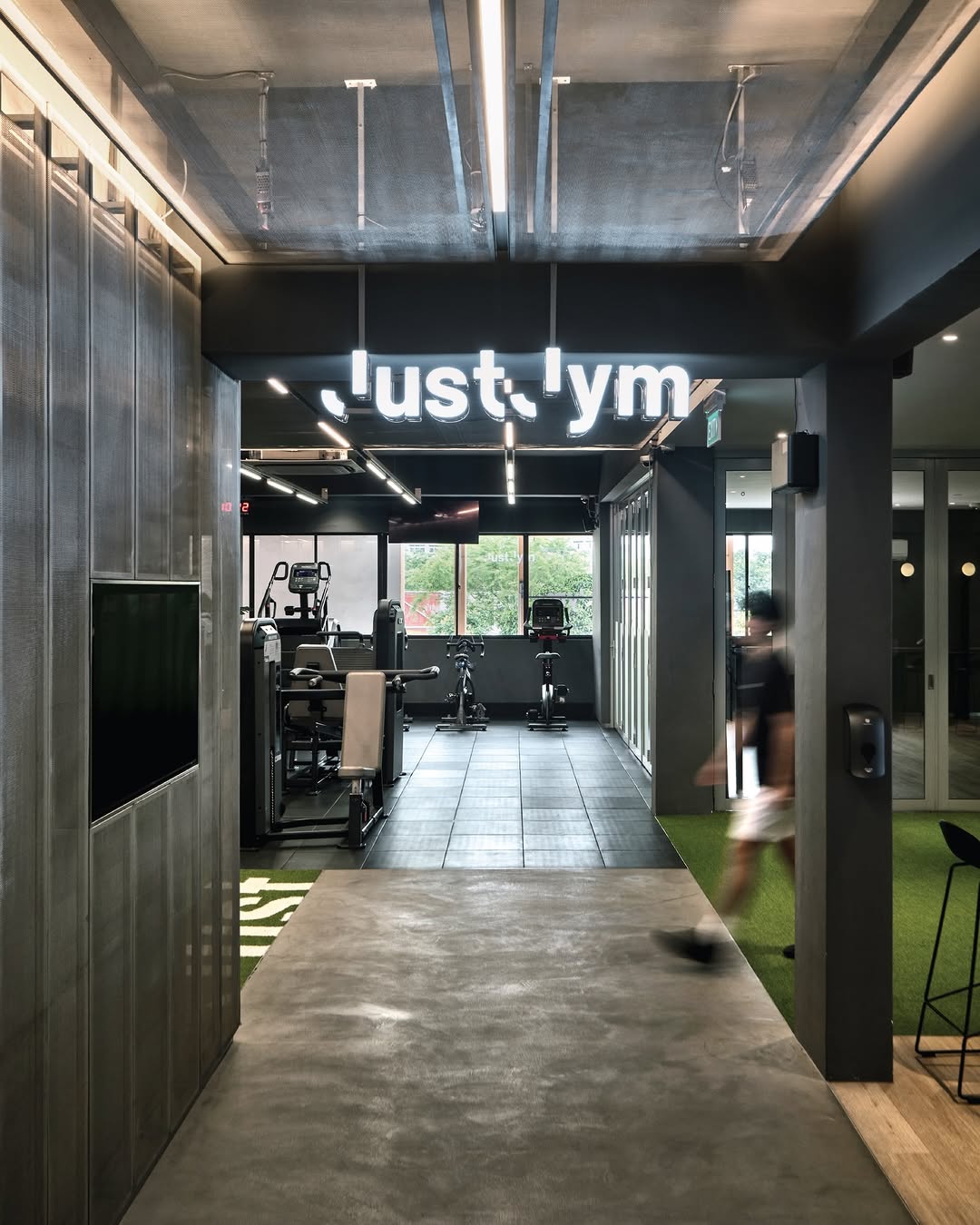 New year. No closing hours.