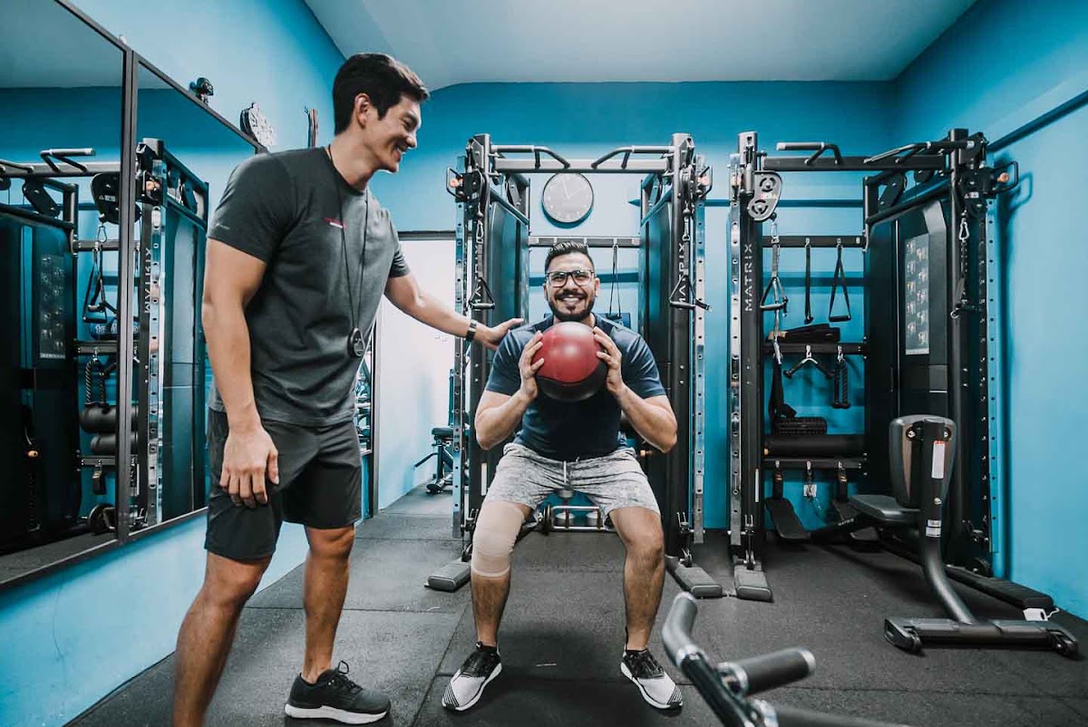 Gold's Gym Personal Training - Bugis